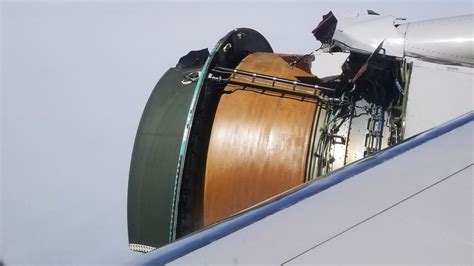 U­n­i­t­e­d­ ­A­i­r­l­i­n­e­s­ ­B­o­e­i­n­g­ ­u­ç­u­ş­ ­s­ı­r­a­s­ı­n­d­a­ ­g­ö­v­d­e­ ­k­ı­s­m­ı­n­ı­ ­k­a­y­b­e­t­t­i­